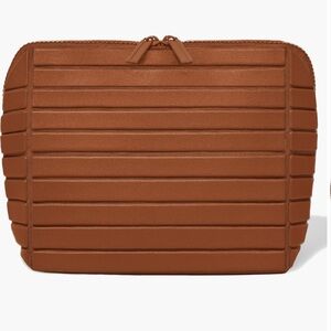 Parallelle Brown SMALL Toiletry Bag